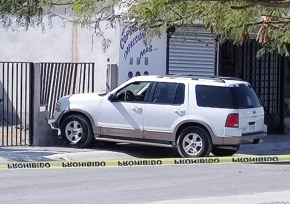Hombre choca y muere en colonia Valle de Santa Elena en Zuazua. | Agustín Martínez