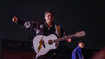 “El tóxico”, “Amor de mi vida” y “Ya supérame”, fueron parte de los temas que presentó Grupo Firme. | Roberto Alanís