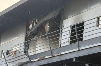 El impacto del estallido dejó daños en tres departamentos adicionales, cuatro negocios y una tienda de conveniencia.