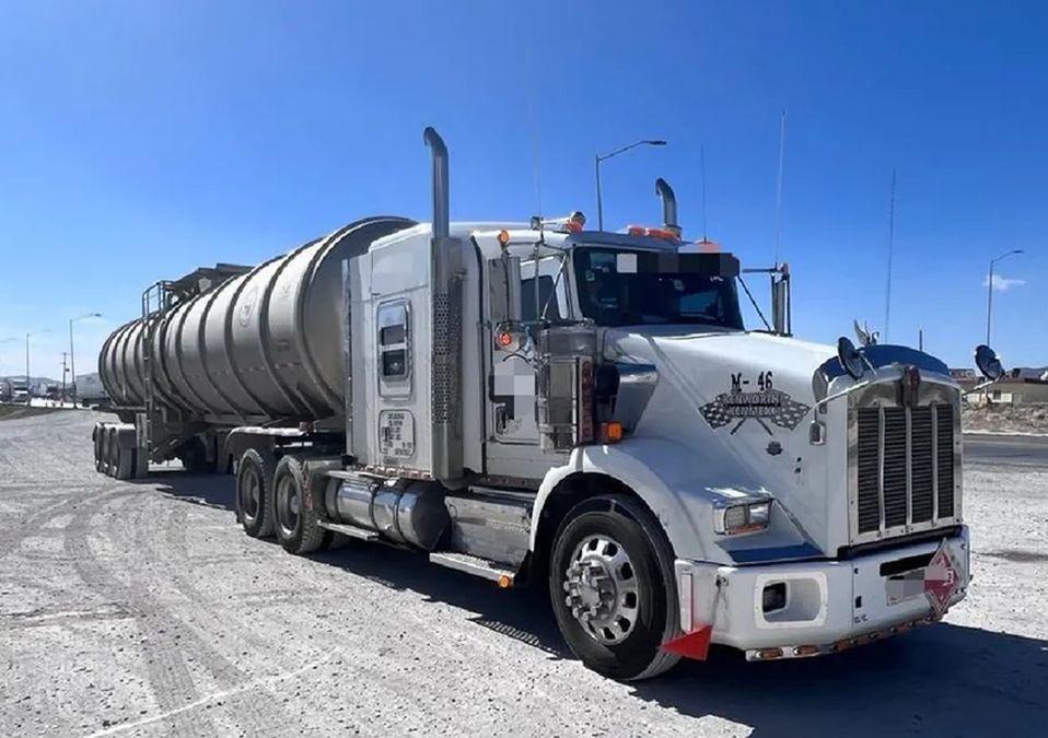 Decomisan tractocamión con 50 mil litros de hidrocarburo en Galeana, NL