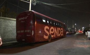 Localizan maleta con droga en camión en caseta de cobro en Arteaga.