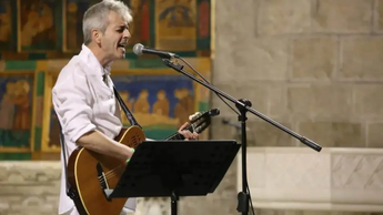 Padre Javier en un concierto para recaudar fondos / Especial