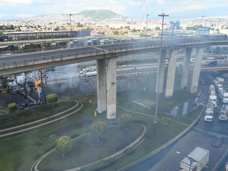 La Autopista México-Puebla estuvo cerrada durante el día de ayer por una explosión en el puente de la concordia / Cuartoscuro