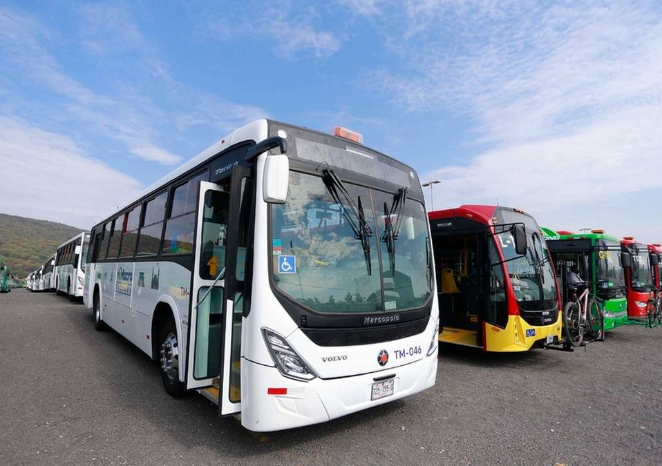 Camiones de transporte publico en Guadalajara/ Especial