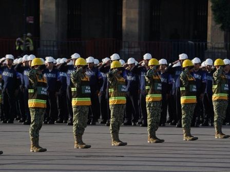 Los elementos de Protección Civil son los primeros en responder ante un evento sísmico.