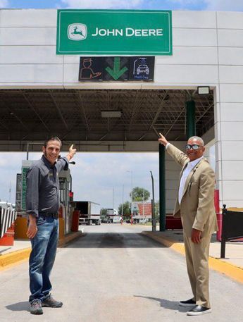 Representantes de la empresa en el carril exclusivo. | Especial