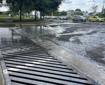 Fuga de aguas negras en Camino Real a Colima en Tlaquepaque.