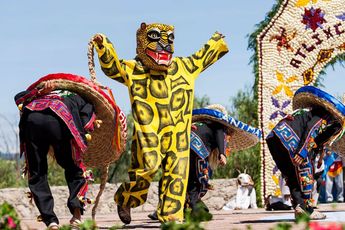 El jaguar es una de las figuras más veneradas durante el Huey Atlixcáyotl en Atlixco, Puebla / Agencia Cuartoscuro