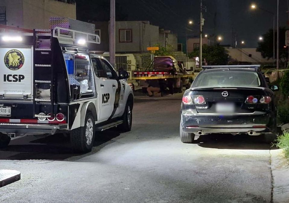 La Policía de García acordonó la escena del crimen y la Agencia Estatal de Investigaciones inició las primeras averiguaciones. | Edgar Plata