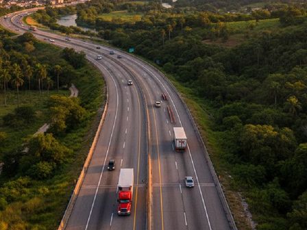 El costo puede variar ligeramente dependiendo de las salidas específicas que utilices desde Querétaro hacia Veracruz. Foto: Generada con Gemini.