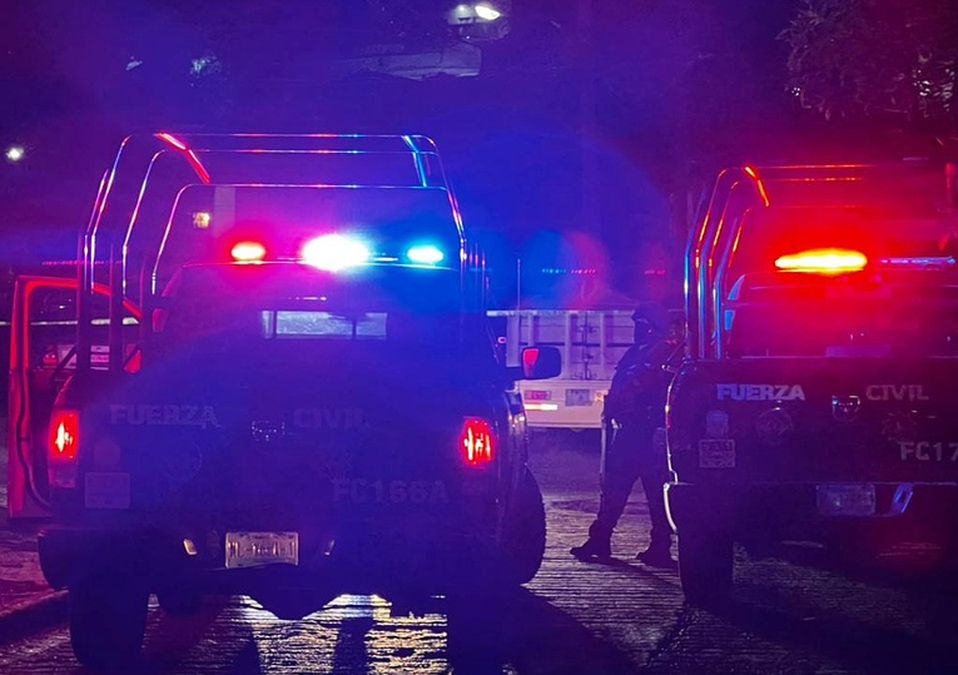 Elementos de Fuerza Civil acordonaron la zona tras el ataque a la pareja. | Edgar Plata