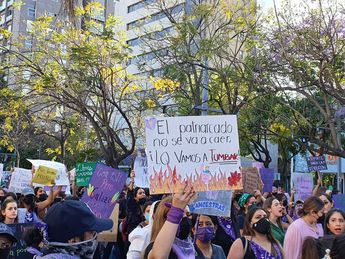 Mujeres representan su sentir en pancartas | Andrea Ávila