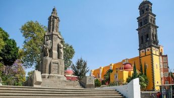 Monumento a los Fundadores / Andrés Lobato