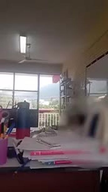 Estudiantes de escuelas se protegen de balacera en Monterrey