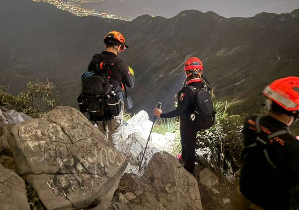 Los elementos de Protección Civil de Nuevo León utilizaron cuerdas y equipo especializado. | Cortesía