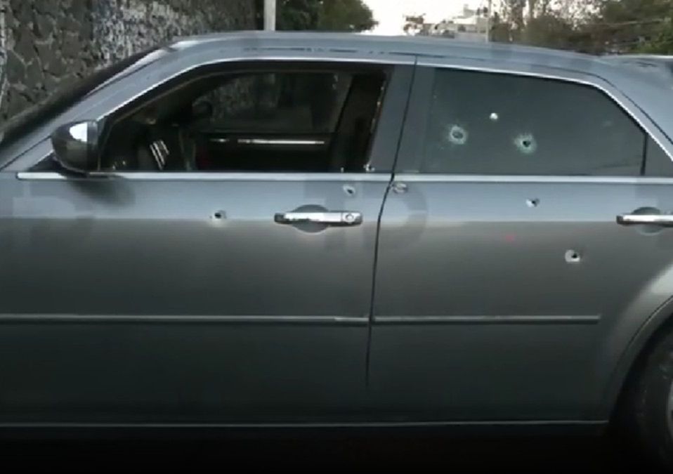 El auto abandonado en Tlalpan presenta al menos ocho impactos de bala | Telediario