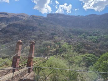 La Barranca de Huentitán es una de las áreas naturales más visitadas en la ZMG. | Foto: Mazamitla Cabañas vía Facebook.