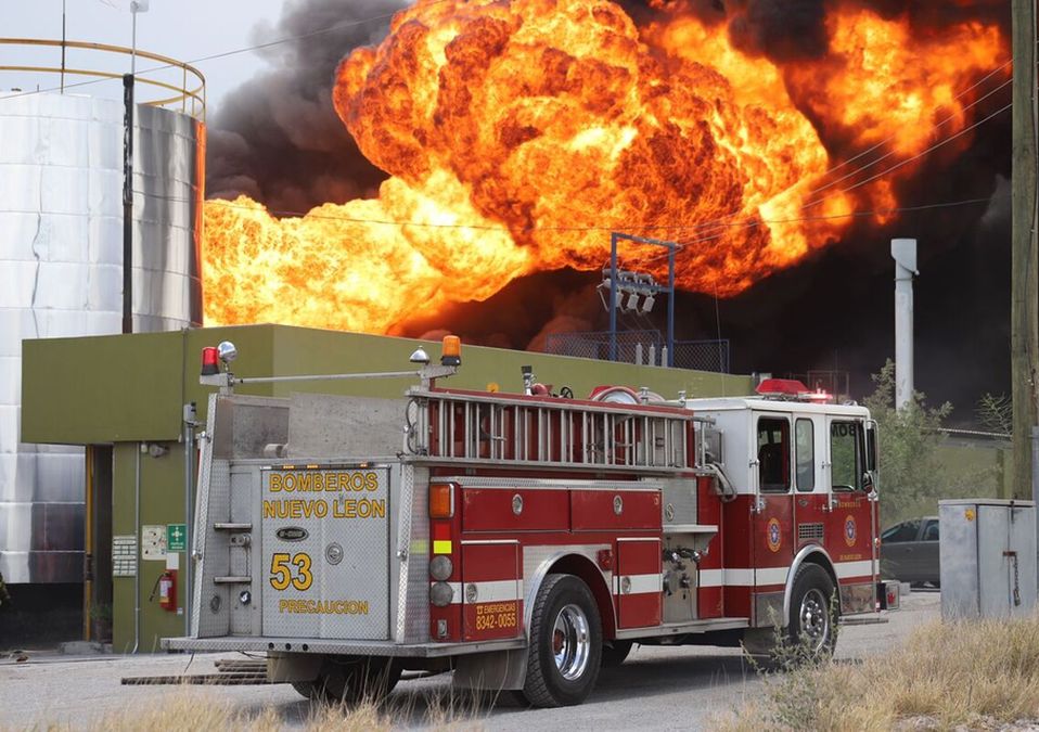 Incendio en fábrica de químicos y solventes. / Especial