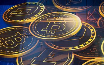 Bitcoin, la mayor de las monedas digitales, se cotiza a una fracción de su pico, bajando de más de 68 mil dólares /AP