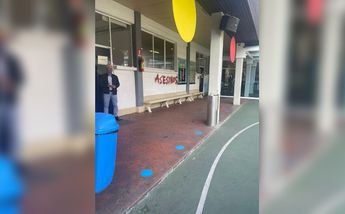 Niño muere ahogado en colegio WIlliams/ Especial
