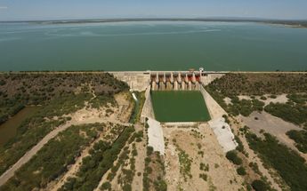 Presa El Cuchillo / Roberto Alanís