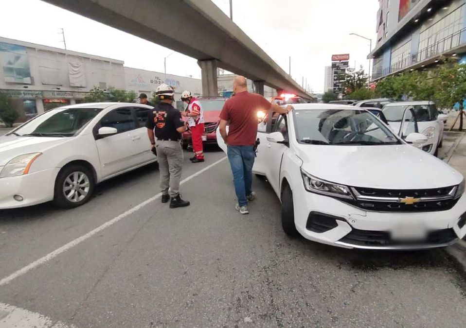 Choque múltiple en el Centro de Monterrey. | Agustín Martínez