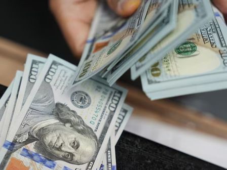 Investing monitorea diariamente el precio del dólar en pesos mexicanos | Bloomberg
