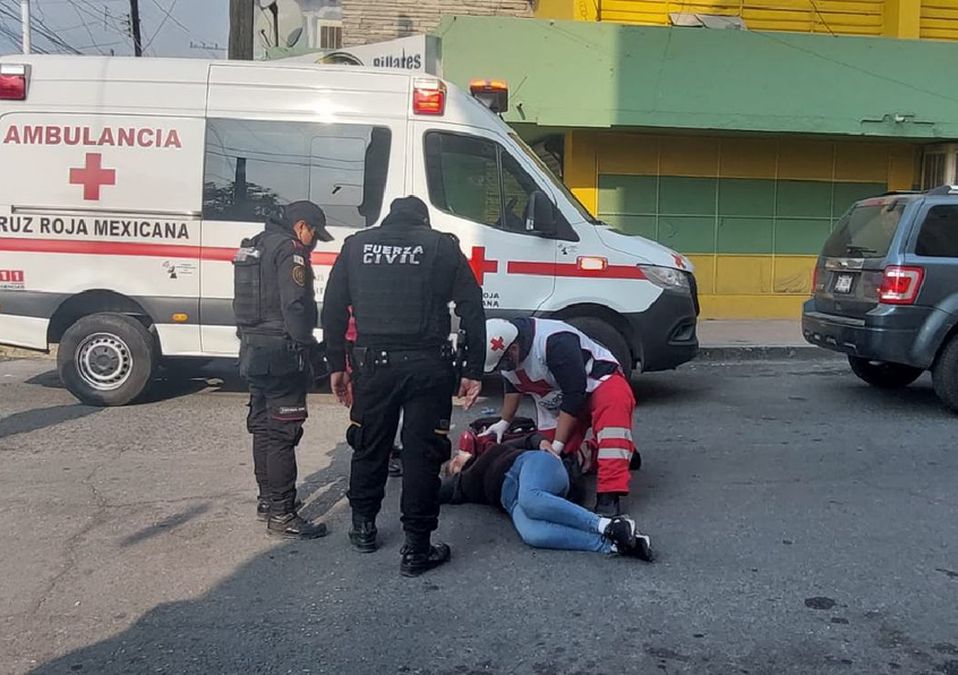 Mujer atropellada en el Centro de Monterrey. / Leyda Estrada