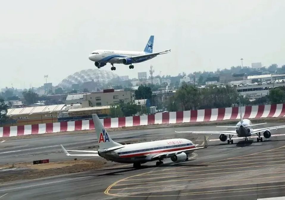 AICM reporta vuelos retrasados y colapso en sistema de Migración