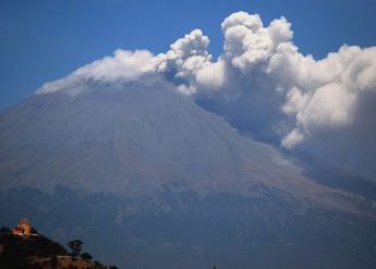 El Cenapred informó en su reporte de actividad volcánica que el Popocatépetl registró 148 exhalaciones de vapor de agua y ceniza | Andrés Lovato
