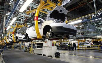 La industria automotriz en México ha descartado recortar sus líneas de producción. | Reuters
