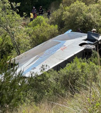 El autobús cayó en un barranco de 20 metros sobre la autopista Toluca-Zitácuaro | Especial