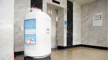 Robot se cae de escaleras en Corea del Sur | Agencia AFP