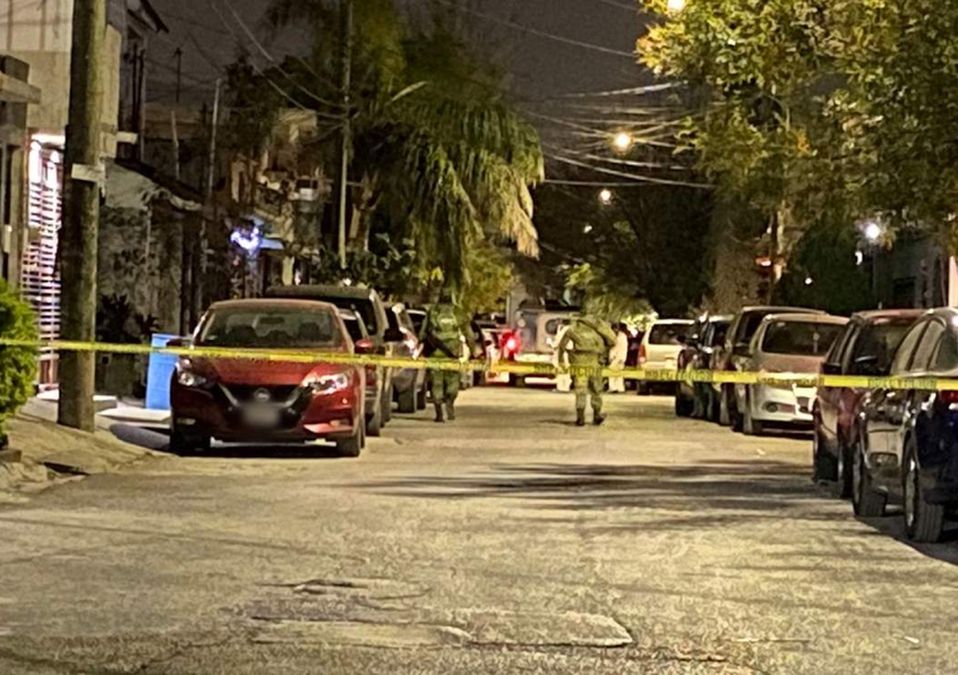 Un hombre murió y una mujer quedó lesionada luego de un ataque a balazos en Apodaca. | Miranda Arias
