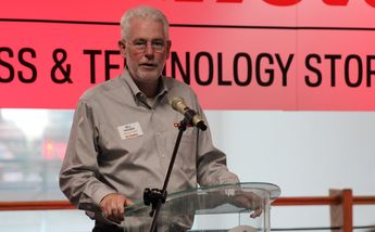Bill Rhodes CEO de AutoZone