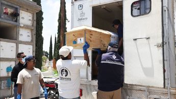 Los cuerpos fueron colocados en espacios separados para que puedan ser visitados por familiares. | Coordinación General de Seguridad de Jalisco