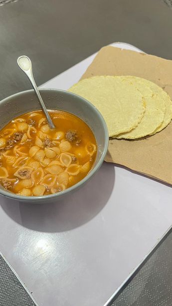 Mamá de Monterrey vende sopa casera en Facebook | Especial