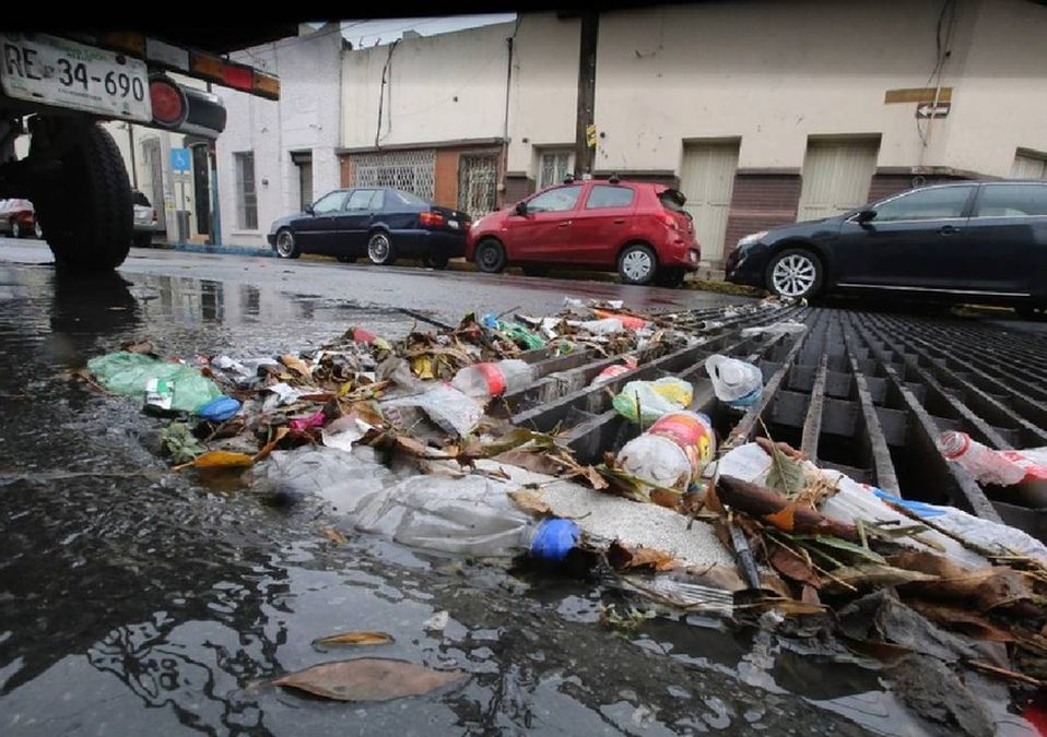 Basura en drenajes de Nuevo León | Especial