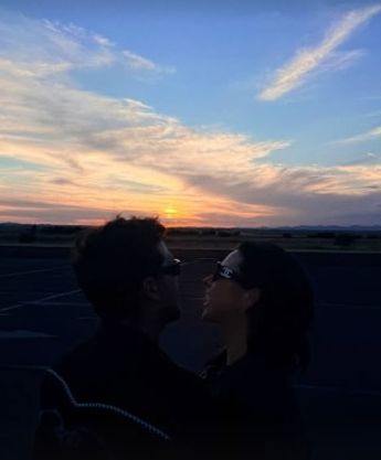 En las imágenes Ángela y Christian Nodal lucen juntos y felices. | Redes sociales