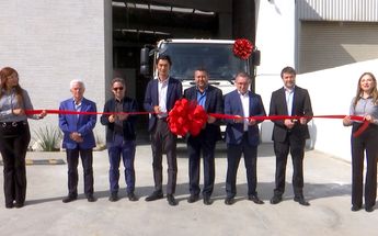 El corte de listón estuvo a cargo del presidente y director general de HINO México, directivos de Himex y el director general de Grupo Hinux