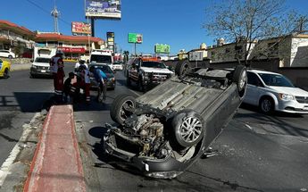 Volcadura en Paseo de los Leones en Monterrey deja un lesionado | Protección Civil