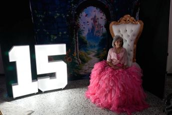 Las abuelitas lucieron vestidos donados a la Fundación Sueños Cumplidos. | Agencia AP