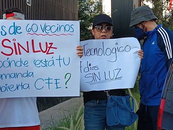 Colonos manifestandose previo al bloque de la avenida Garza Sada. | Erik Solheim Rocha