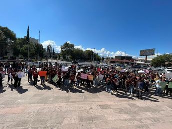 Los alumnos se manifestaron desde las 10:00 de la mañana de este lunes. | Crédito: Salvador Martínez