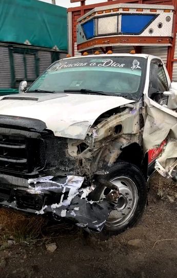 Pese a los daños materiales del accidente carretero, no hubo víctimas que lamentar / Especial