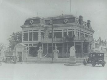 Las calles de Purcell y Ramos Arizpe, Saltillo, cerca de 1930. Autor: Autor sin identificar.| Fototeca del Archivo Municipal de Saltillo