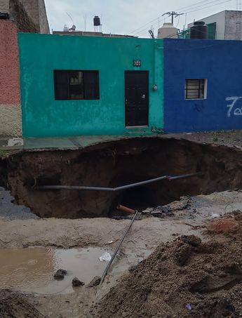 Socavón en la colonia San Antonio / Usi Toledo