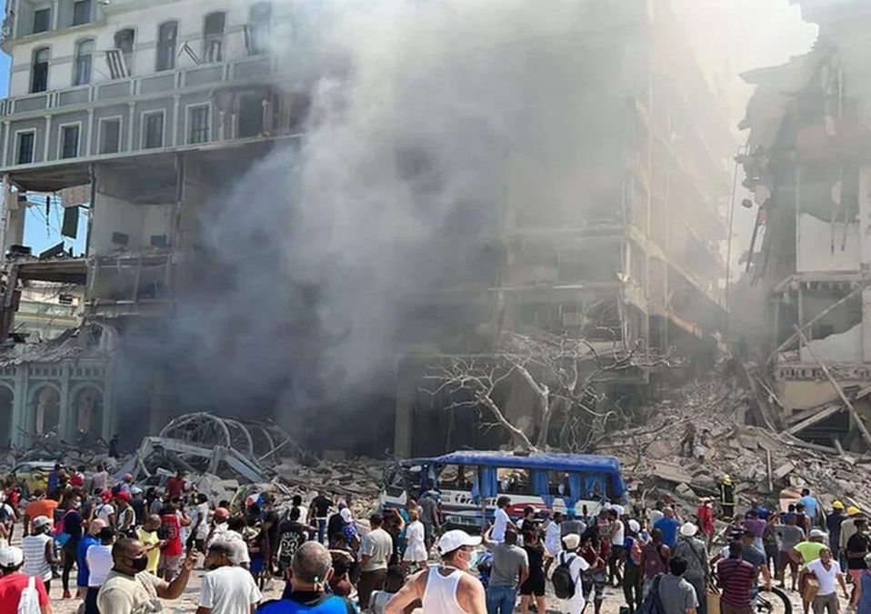 Fuerte explosión destruye hotel Saratoga en La Habana, Cuba; hay al menos 18 muertos