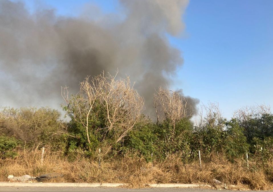 Se registra incendio en un terreno baldío en Apodaca. / Miranda Arias