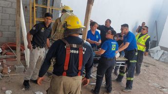 Las autoridades arribaron al lugar para atender a los afectados y tomar cartas en el asunto.